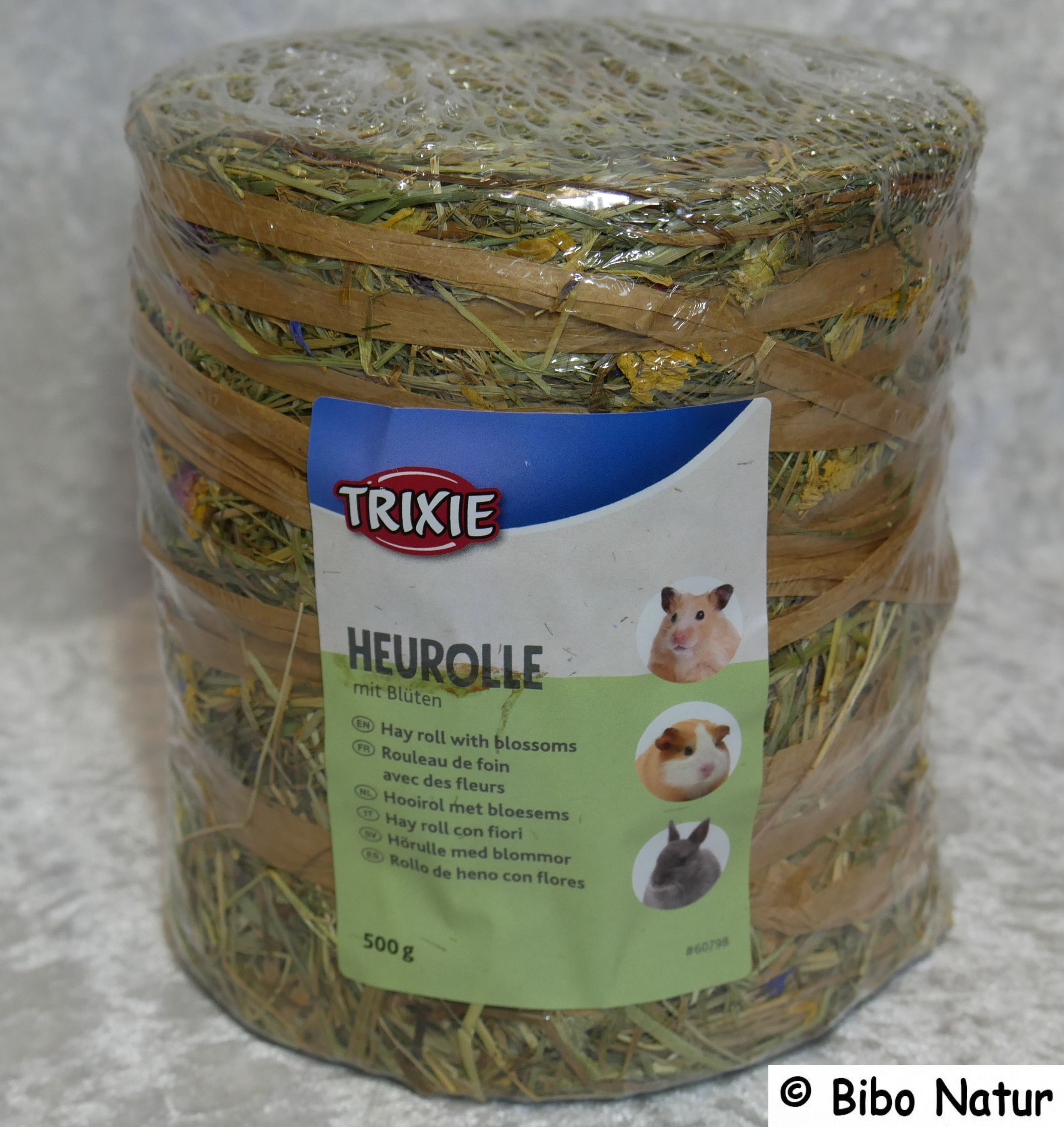 Heurolle mit Blüten