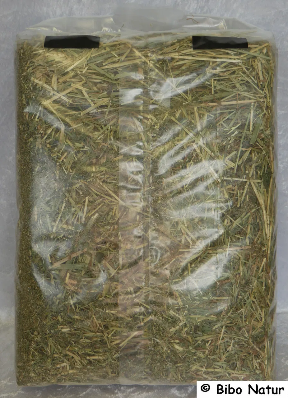 Premium Wiesenheu 750g mit Kräutern