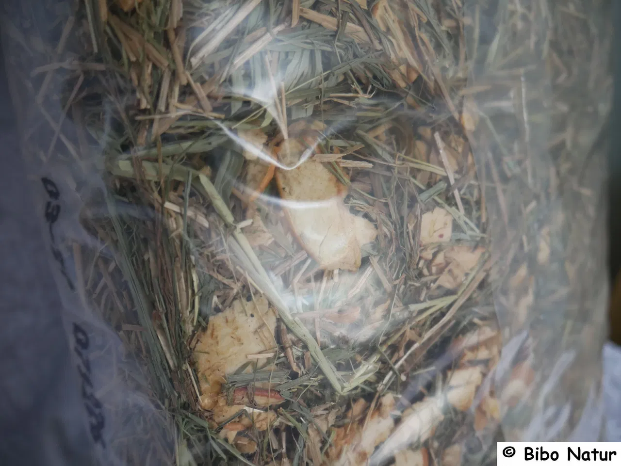 Premium Wiesenheu 750g mit leckerem Apfel