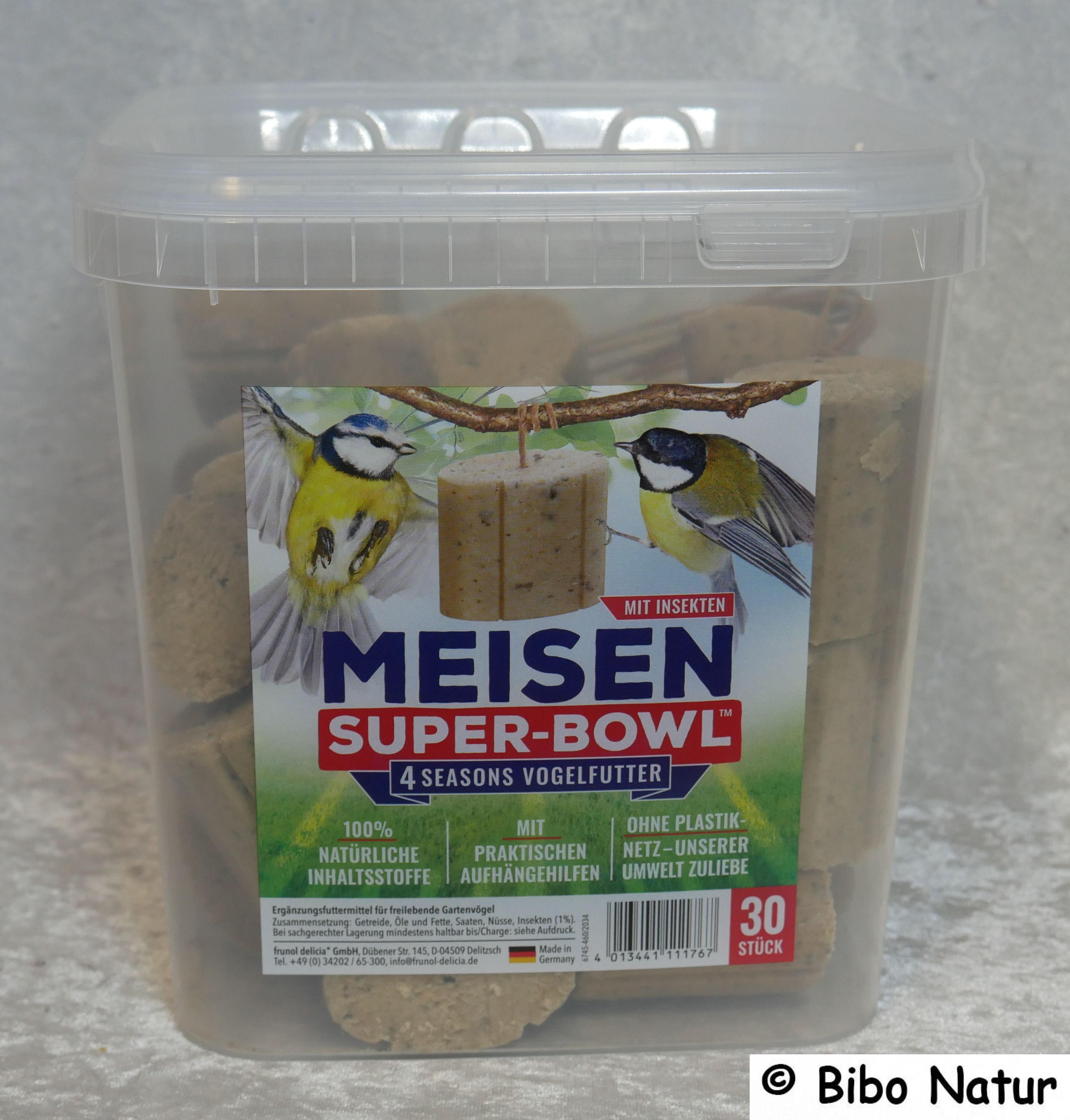Große Box mit dreißig Meisenganzjahresfutter zum aufhängen
